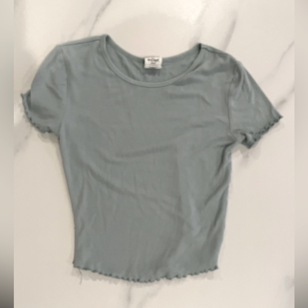 Tilly’s green tee